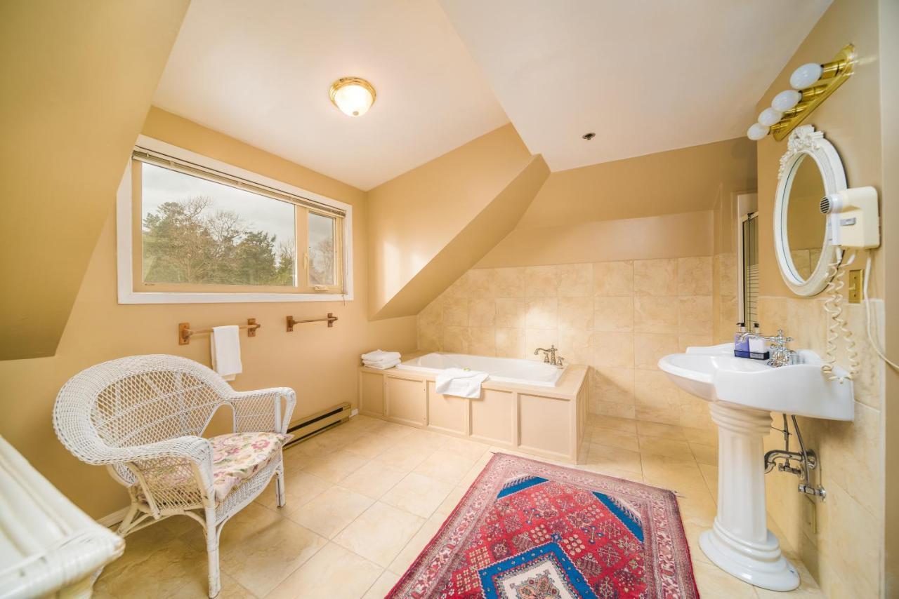 Dashwood Manor Seaside Bed & Breakfast Victoria Eksteriør billede