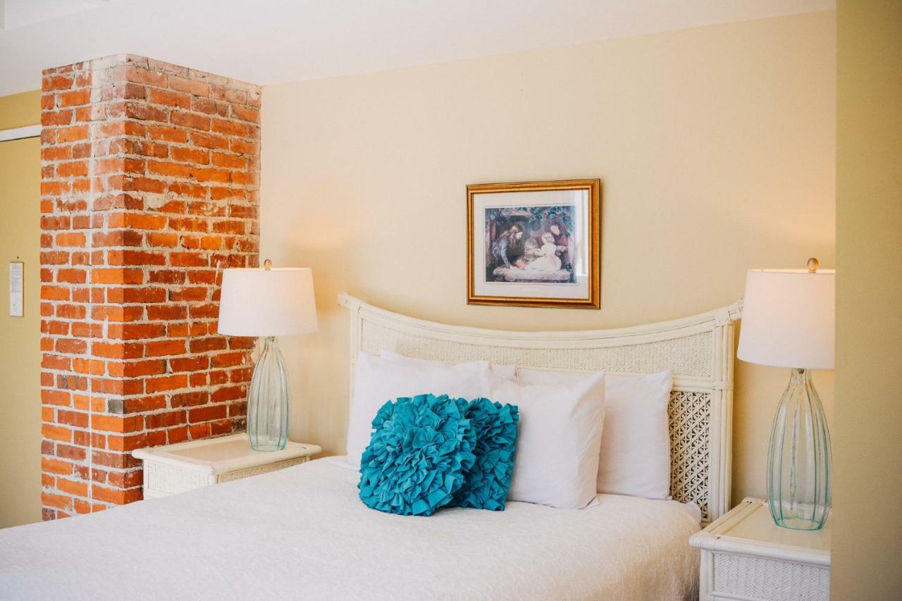 Dashwood Manor Seaside Bed & Breakfast Victoria Eksteriør billede