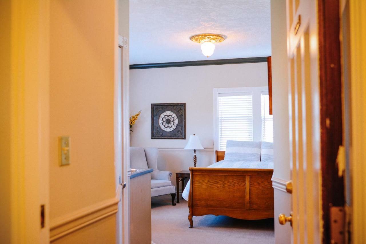 Dashwood Manor Seaside Bed & Breakfast Victoria Eksteriør billede