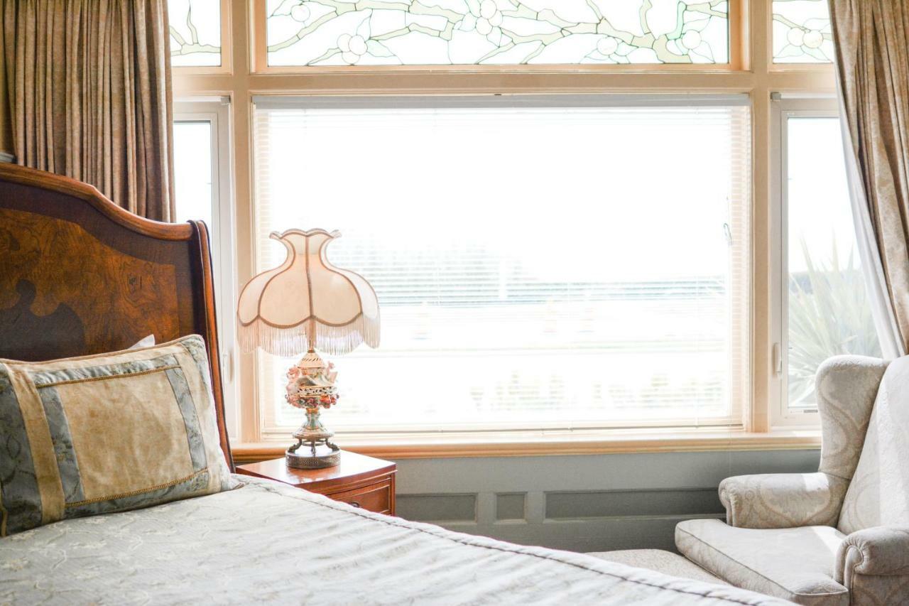 Dashwood Manor Seaside Bed & Breakfast Victoria Eksteriør billede