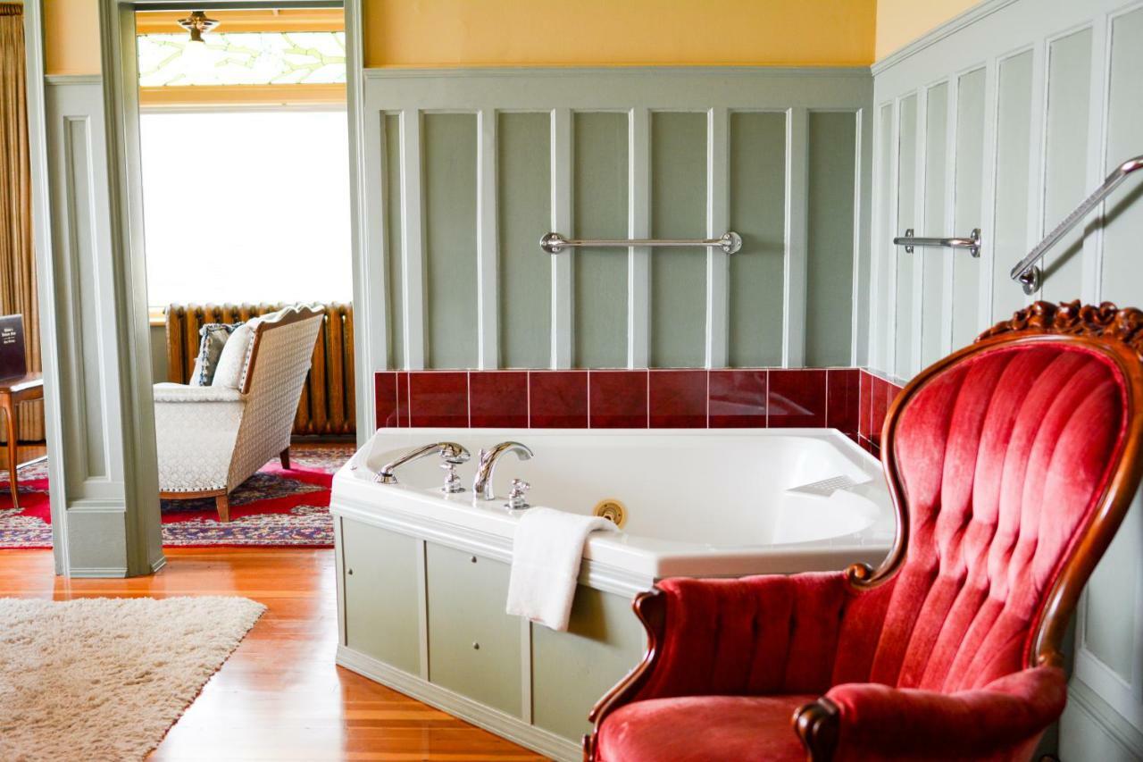 Dashwood Manor Seaside Bed & Breakfast Victoria Eksteriør billede