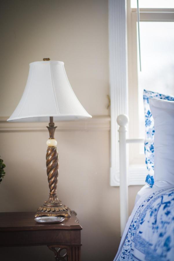 Dashwood Manor Seaside Bed & Breakfast Victoria Eksteriør billede